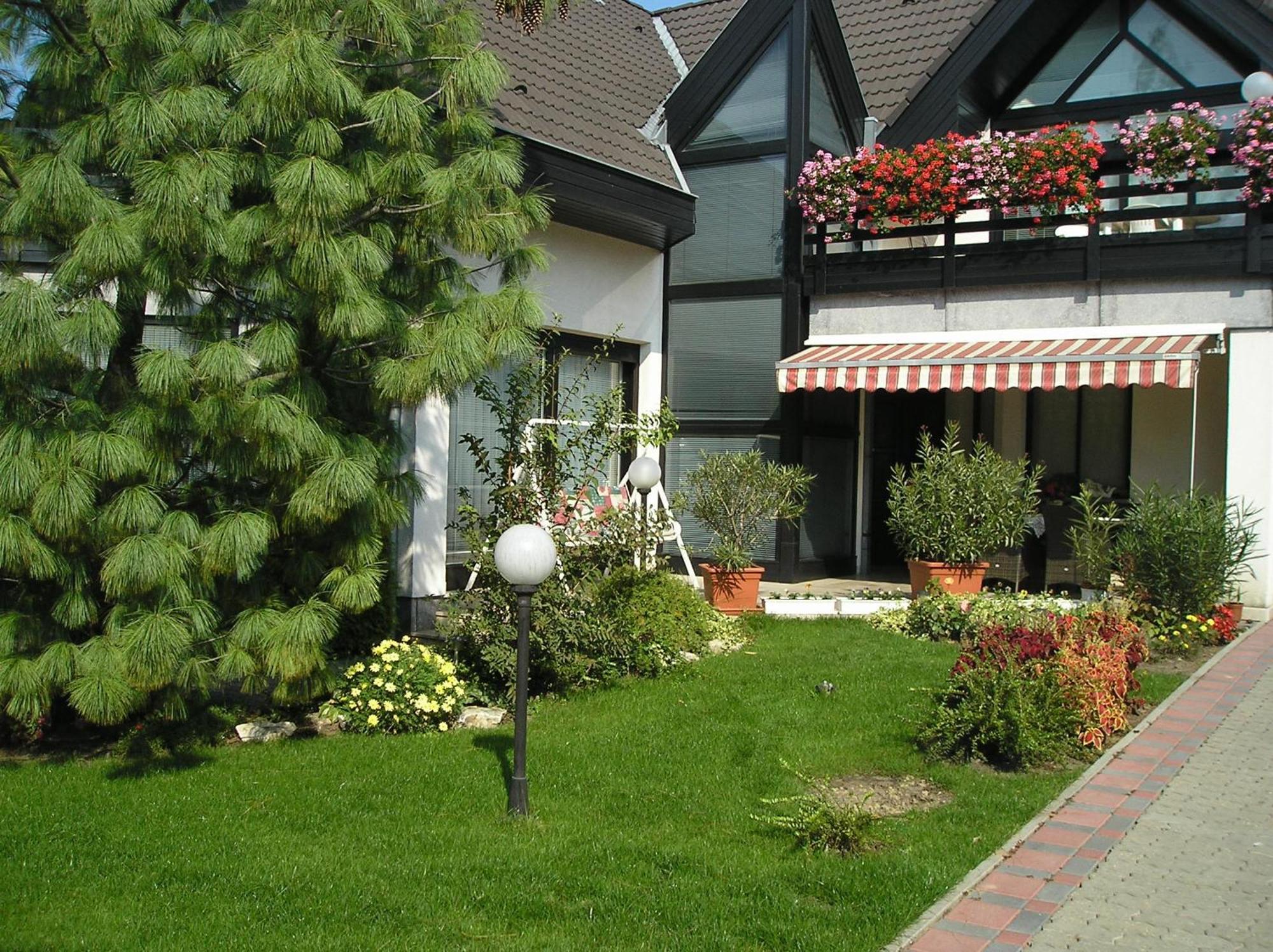 Haus Sonnenhof Hotel Siófok Exterior foto